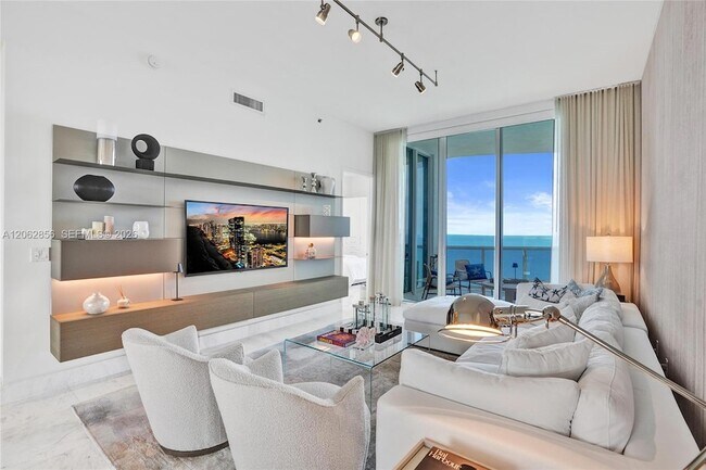 Building Photo - 16001 Collins Ave