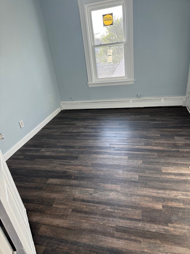 Building Photo - 821 Potters Ave