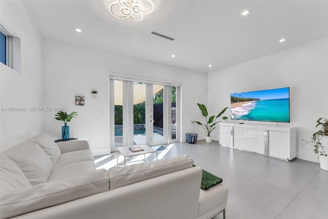 Building Photo - 3055 Carter St