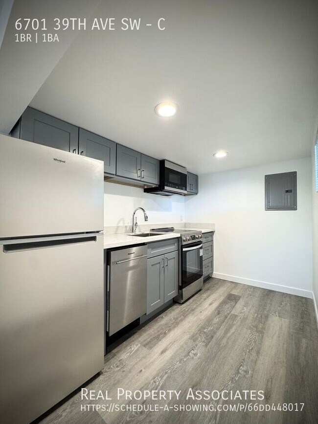 Building Photo - 6701 39th Ave SW