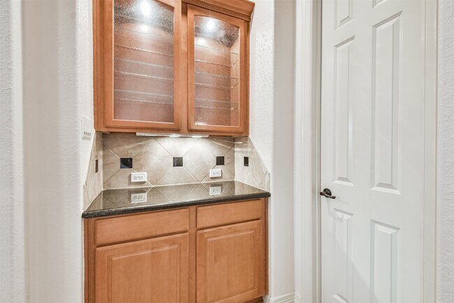 Building Photo - 2 Sagestone