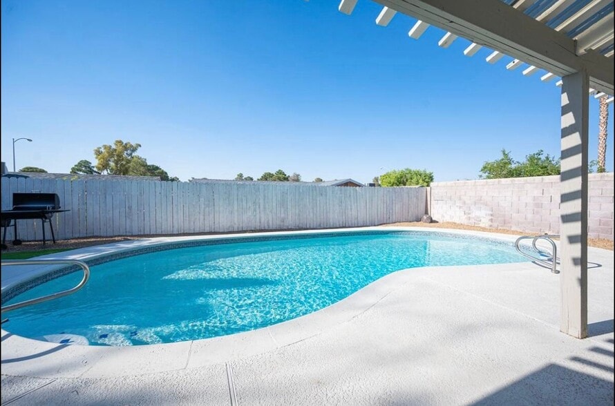 Building Photo - 6160 W Katella Ave