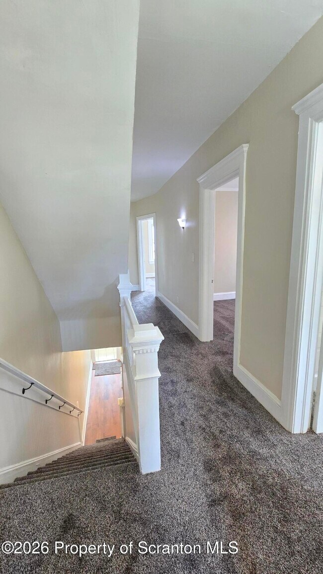 Building Photo - 543 N Sumner Ave