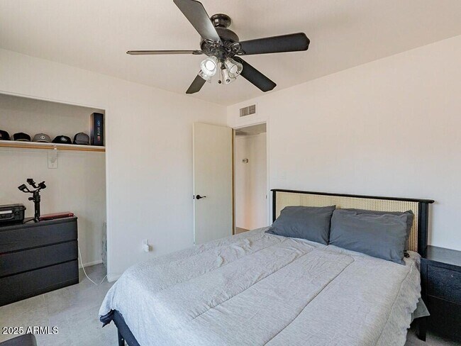Building Photo - 5817 S Siesta Ln