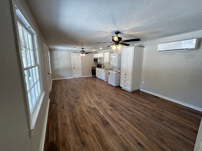 Building Photo - 609 Mell Ave