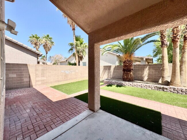 Building Photo - Spacious 4BD/3BA NLV Home with Downstairs ...