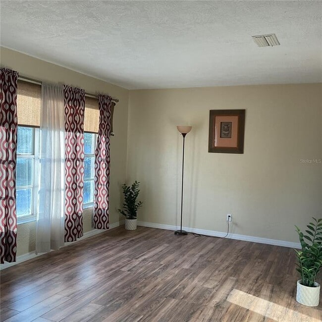 Building Photo - 3680 Whiting Dr SE