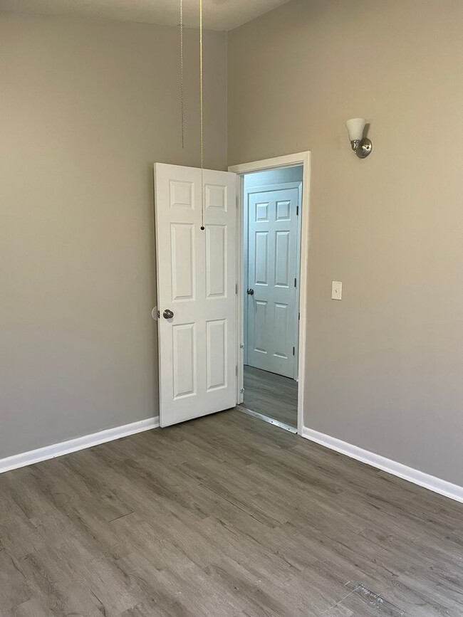 Building Photo - Adorable 3 Bed/ 1.5 Bath Home! Available Now!