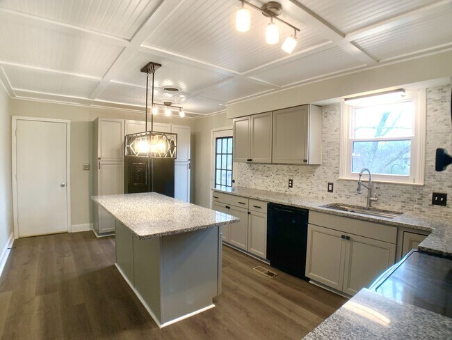 Building Photo - 2707 Dove Ct