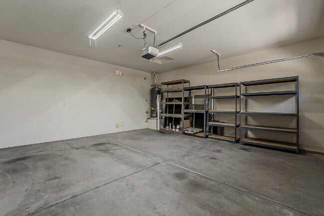 Building Photo - 3509 E Oakland St