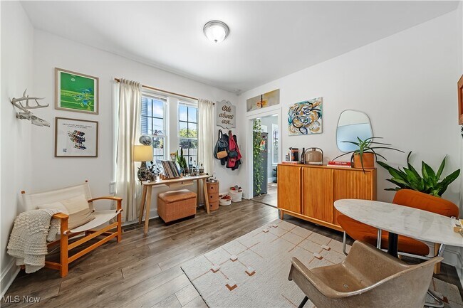 Building Photo - 1276 W 67th St