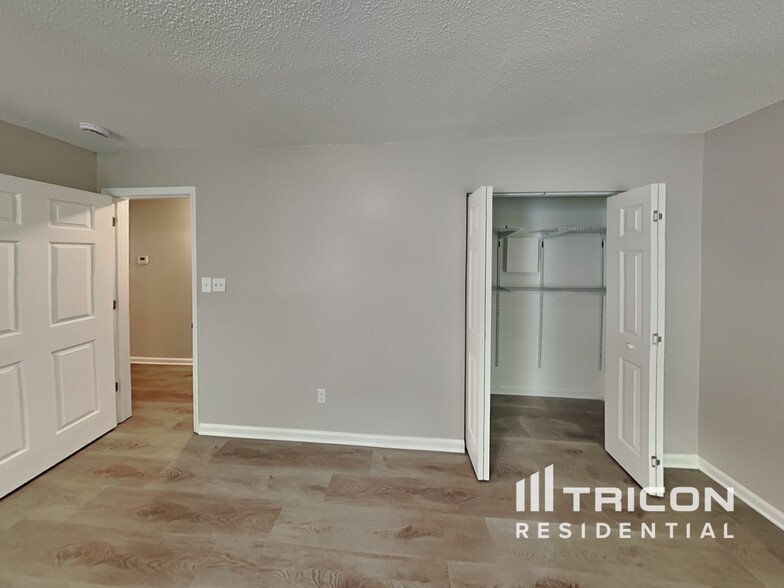 Building Photo - 6631 Flat Rock Dr