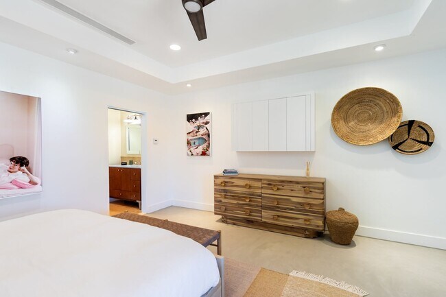 Building Photo - Luxury Oasis in Palm Springs Retreat