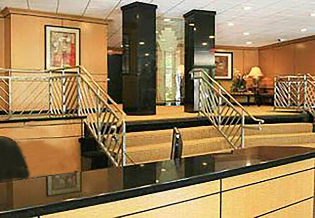 Building Photo - 100 S Doheny Dr