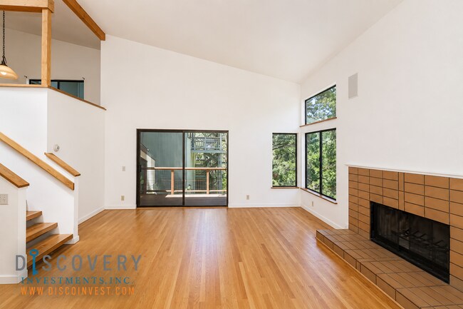 Building Photo - Montclair Four Bedroom Contemporary Late 20th Century Home