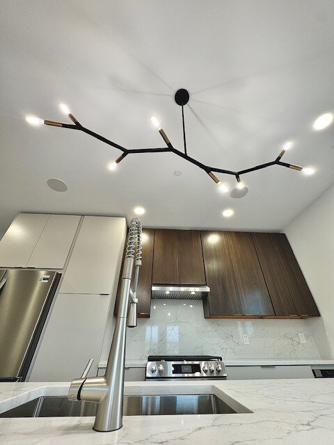 Building Photo - 85 W High St