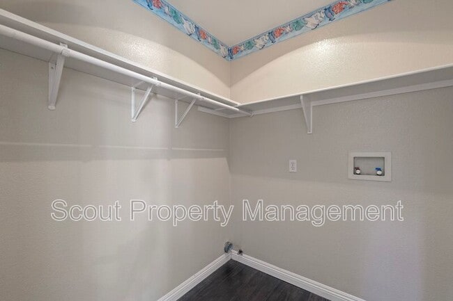 Building Photo - 43093 Teramo St