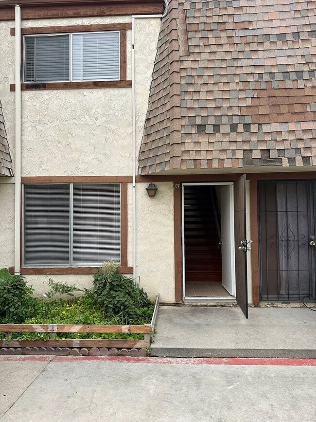 Primary Photo - 2 Bedroom 1 Bath Townhome in Westminster