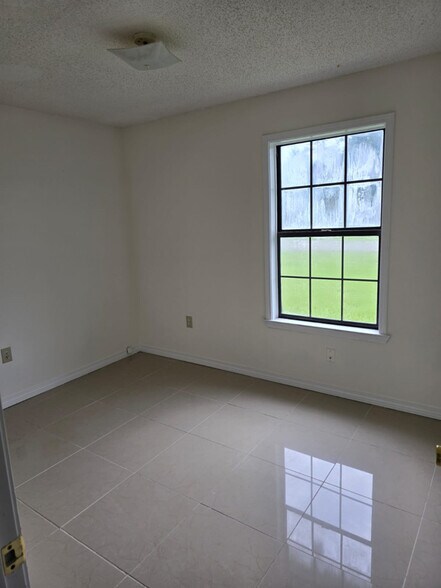 Building Photo - 109 Walker Cir E