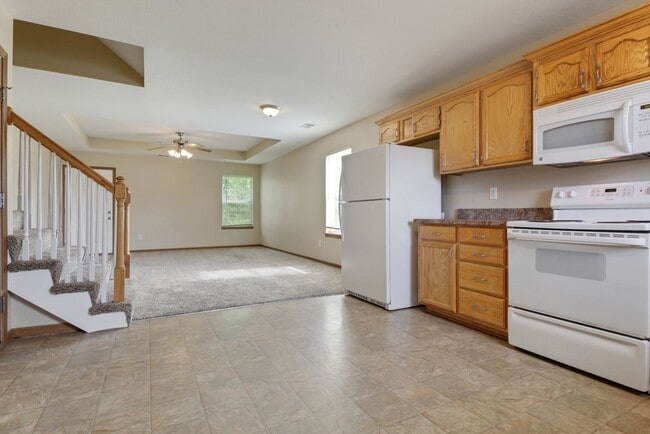 Building Photo - Two story, 3 bedroom, 2 Bath Duplex