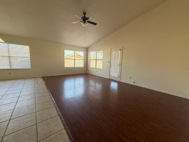 Building Photo - 15435 S 44th Way