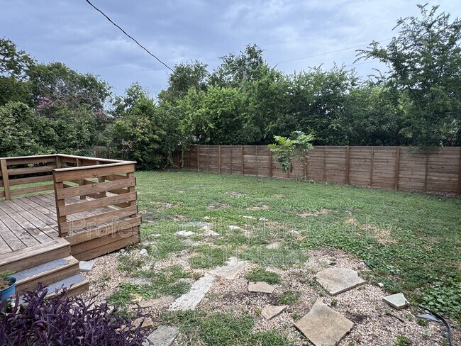 Building Photo - 1223 Dumont Dr