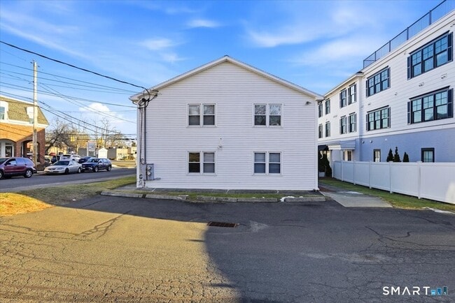 Building Photo - 194 Cherry St