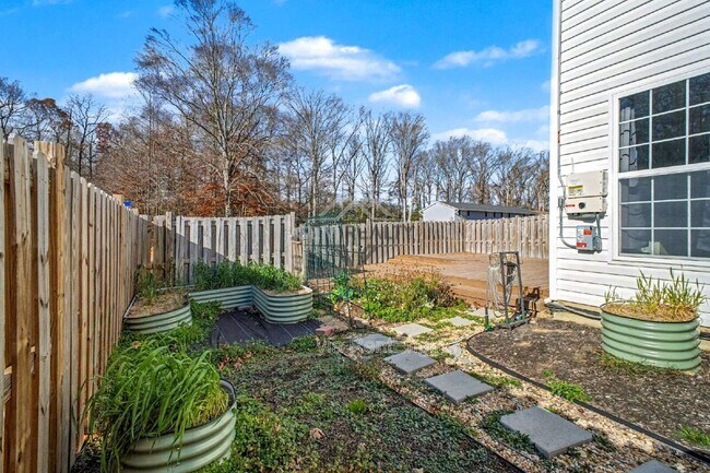 Building Photo - 5218 Drakes Ct