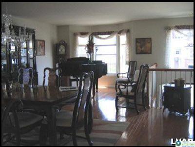 Building Photo - 411 S Oak St