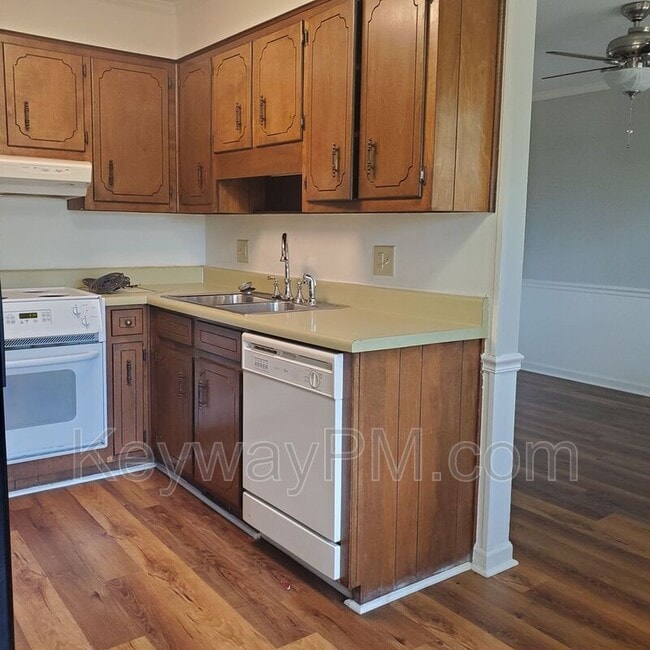 Building Photo - 231 Brooks Dr