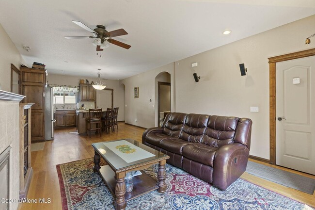 Building Photo - Gated Black Bay Community condo 3 bed 2.5 bath