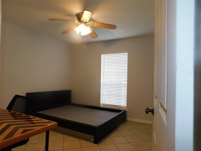 Building Photo - 2120 El Paseo St