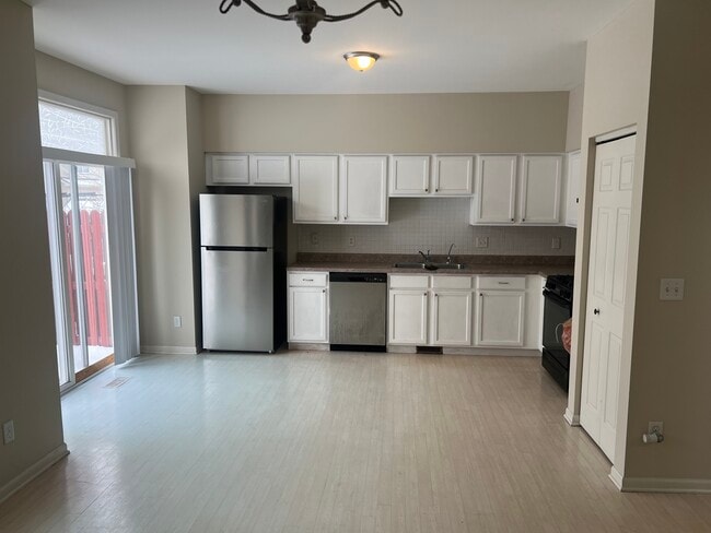 Building Photo - 690 Zachary Dr