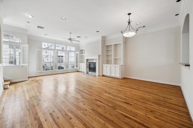 Building Photo - 3930 Blossom St