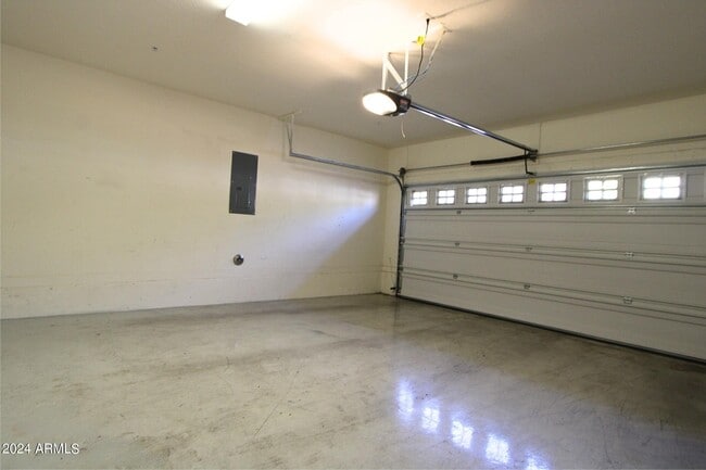 Building Photo - 240 W Juniper Ave