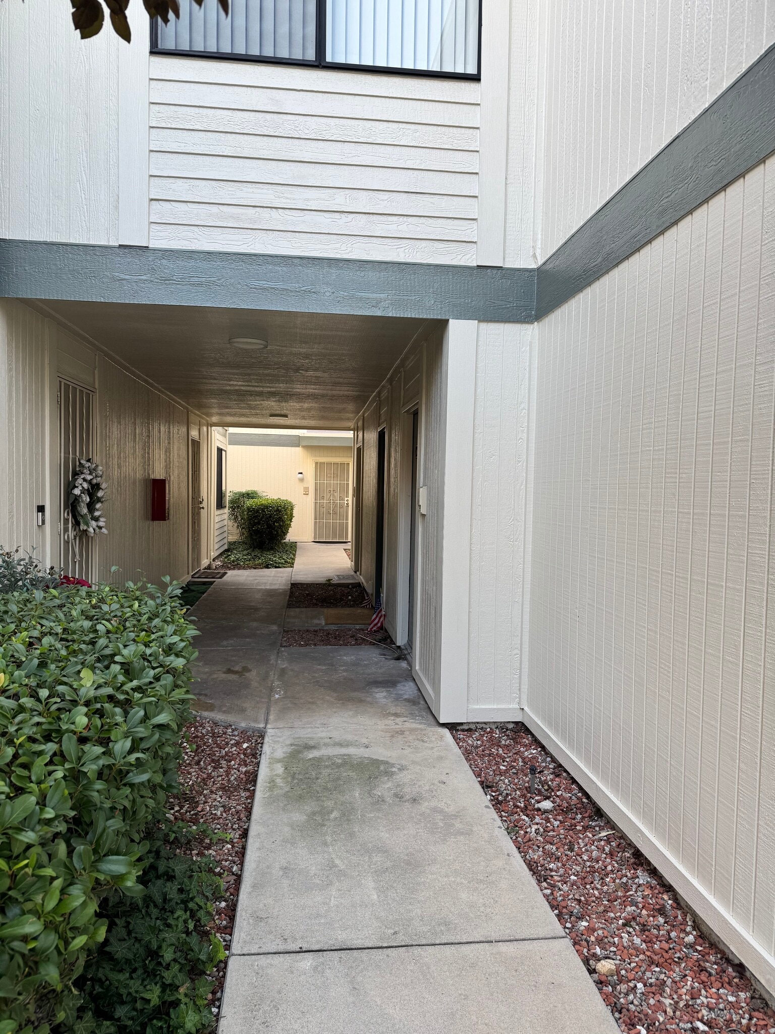 Building Photo - 10512 Sunland Blvd