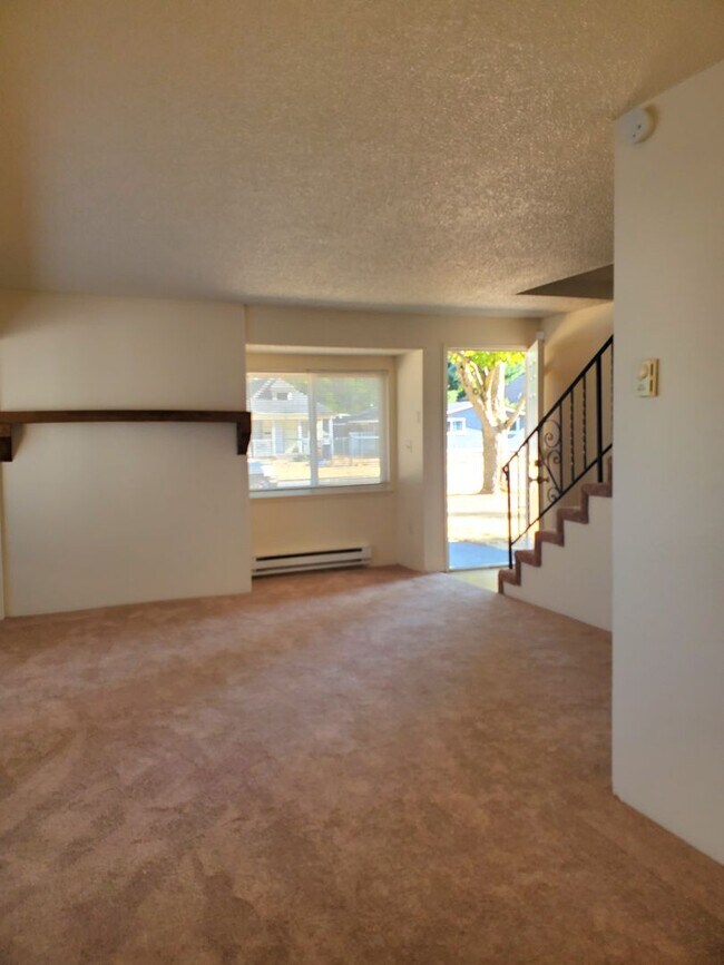 Building Photo - FG: 01010 E 35th