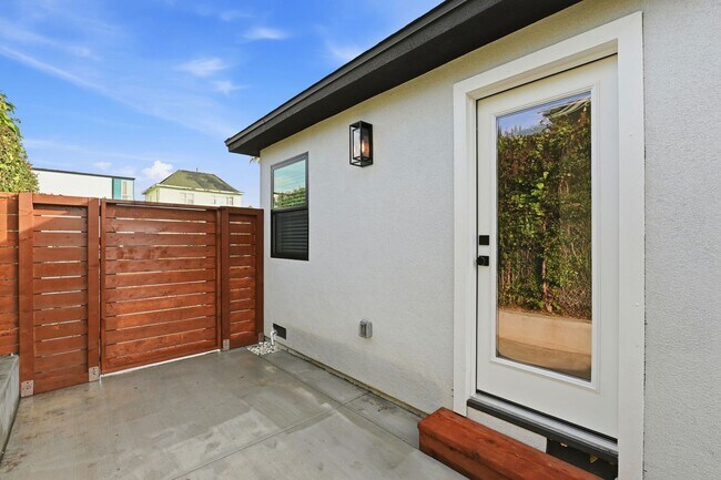 Building Photo - 2735 Broadway-1