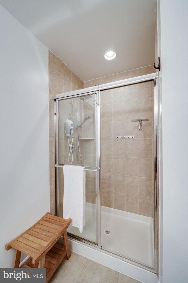 Building Photo - 6262 Summit Point Ct