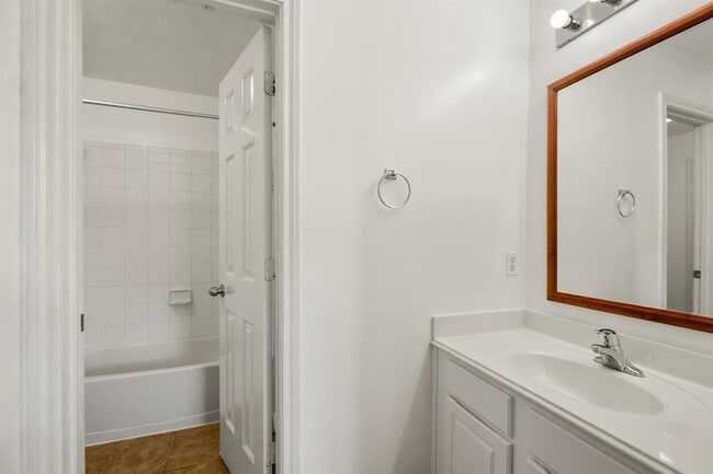 Building Photo - 5030 Birch Manor Ln