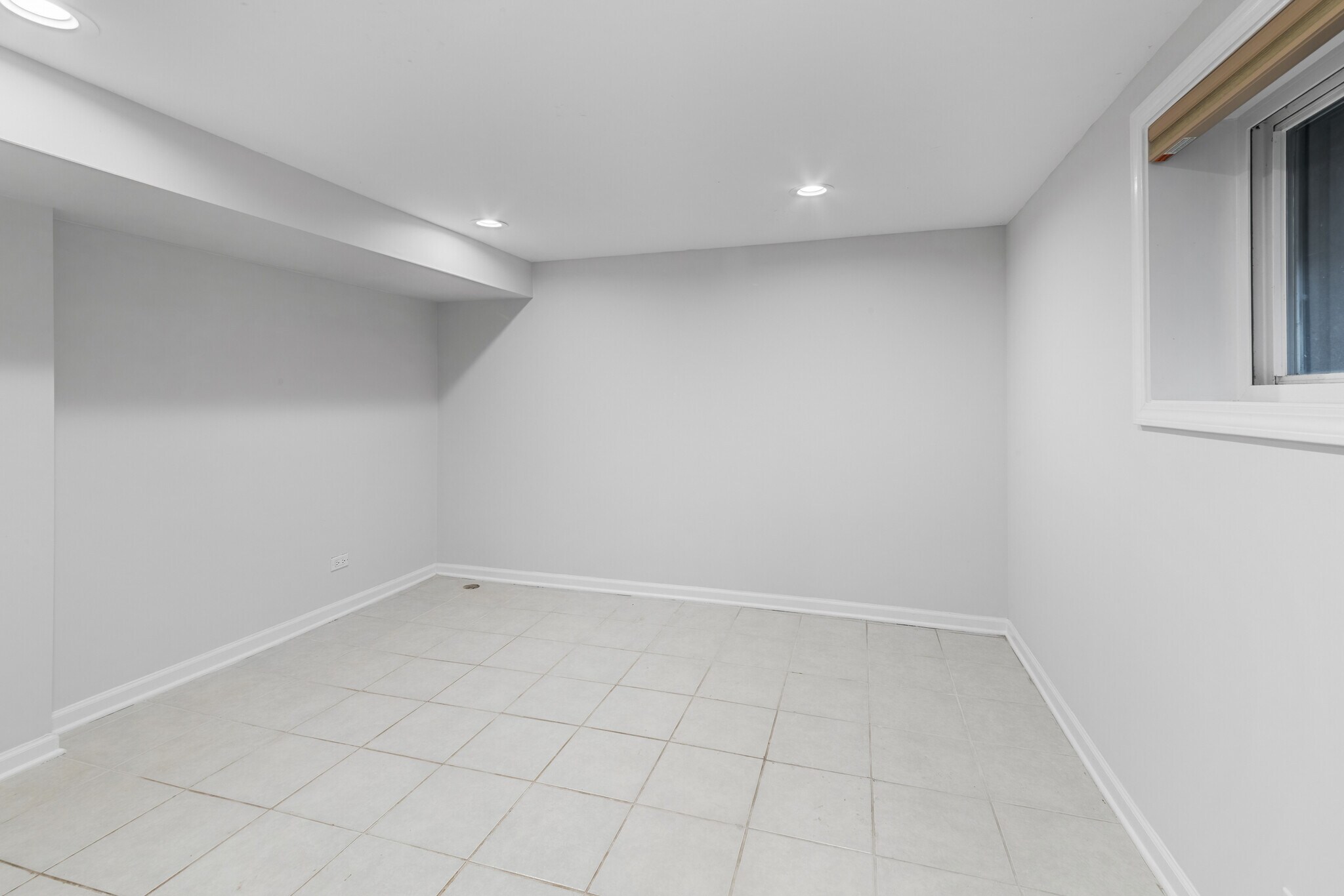 Building Photo - 2152 W Agatite Ave
