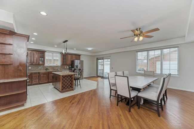 Building Photo - 4544 N Oriole Ave