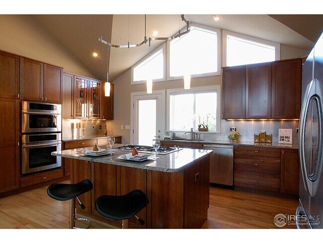 Building Photo - 5 Bed 4 Bath South Boulder Home Backs to Open Space W/Mountain Views!