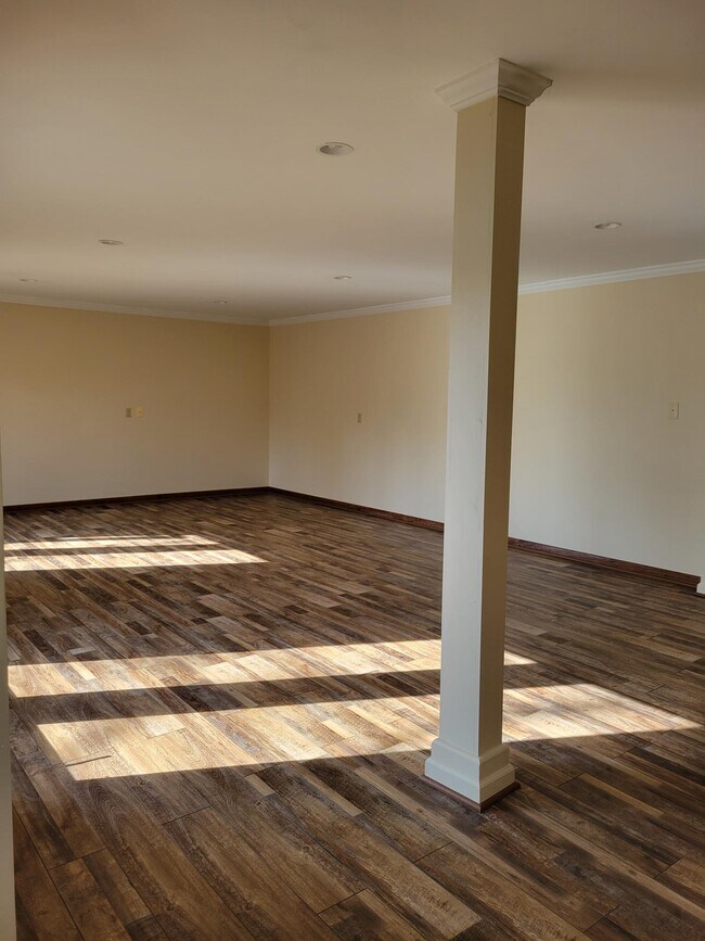 Building Photo - 116 Knollwood Ln