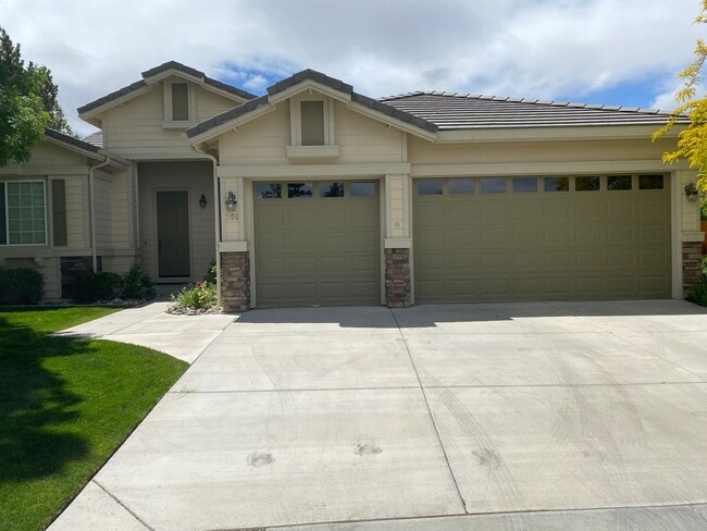 <b>Huge 4 Bed 2 Bath + Den Golf Course Hom... - Huge 4 Bed 2 Bath + Den Golf Course Hom...