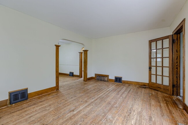 Building Photo - 2347 S 33rd St