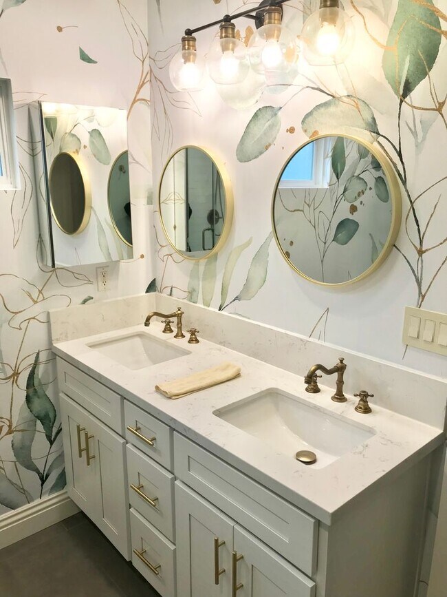 Building Photo - Gorgeous 3 Bedroom 2 Bath Updated House for Lease Near SoFi!