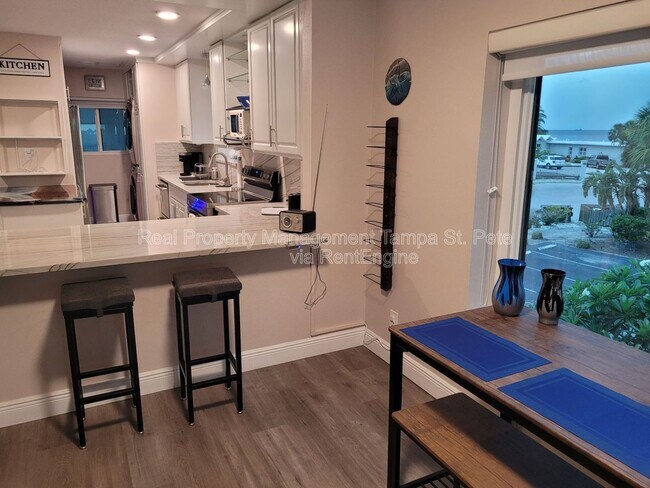 Building Photo - 823 Bahia Del Sol Dr