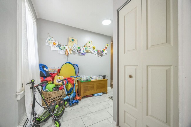 Building Photo - Cozy 2-Bedroom, 1 Bath Apartment in Plymou...