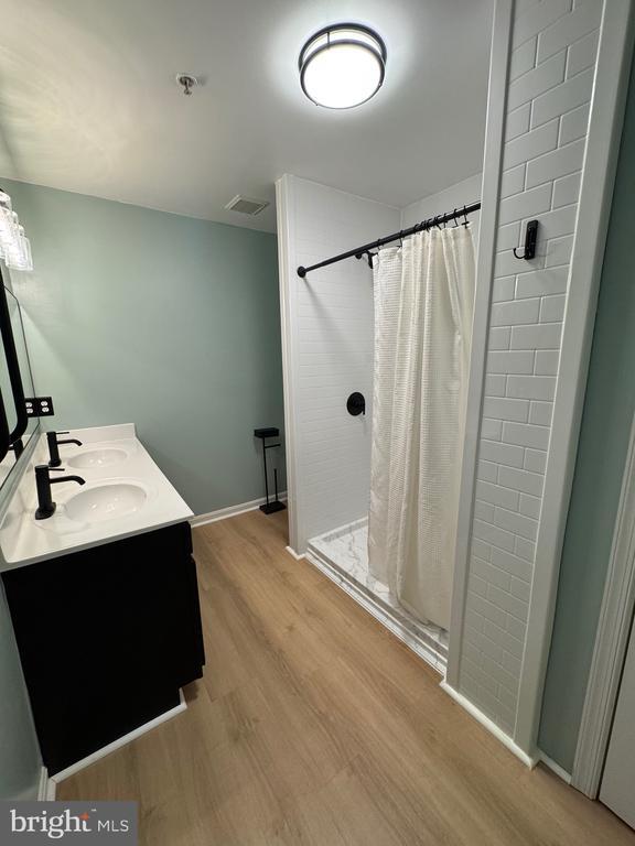 Building Photo - 1402 Blue Heron Dr